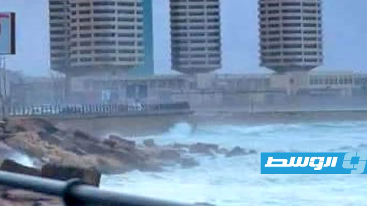 تحرك عاجل بطرابلس.. لجنة الطوارئ تضع خطة مواجهة التقلبات المناخية المرتقبة